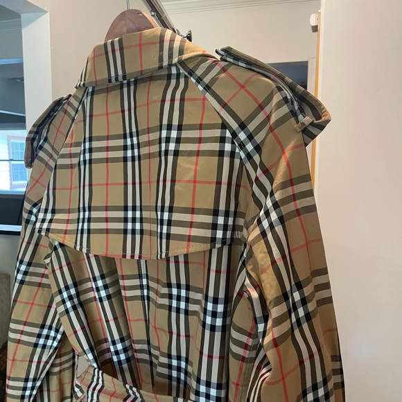 WOMAN’S BURBERRY LONG COLLAR TRENCH COAT - Picture 9 of 10